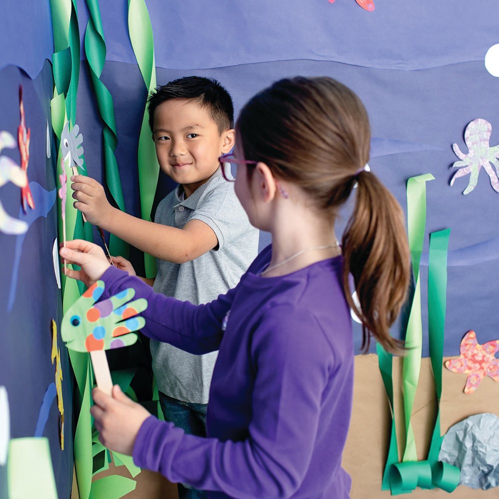 36" x 500' ArtKraft® DuoFinish® Paper Roll Emerald Green