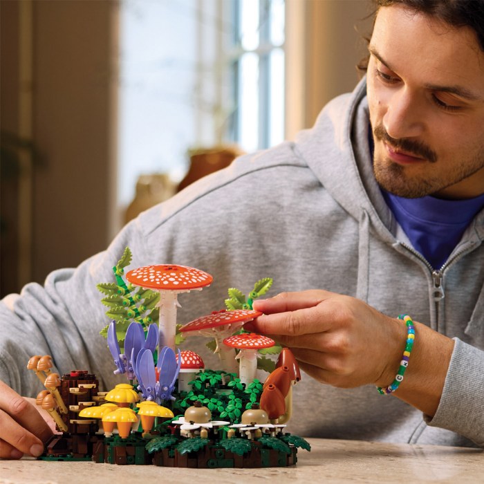 Alternate Image #1 of LEGO&reg; Botanicals Woodland Mushrooms - 11505