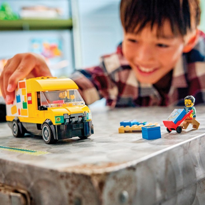 Alternate Image #1 of LEGO&reg; City The LEGO&reg; Van - 60500