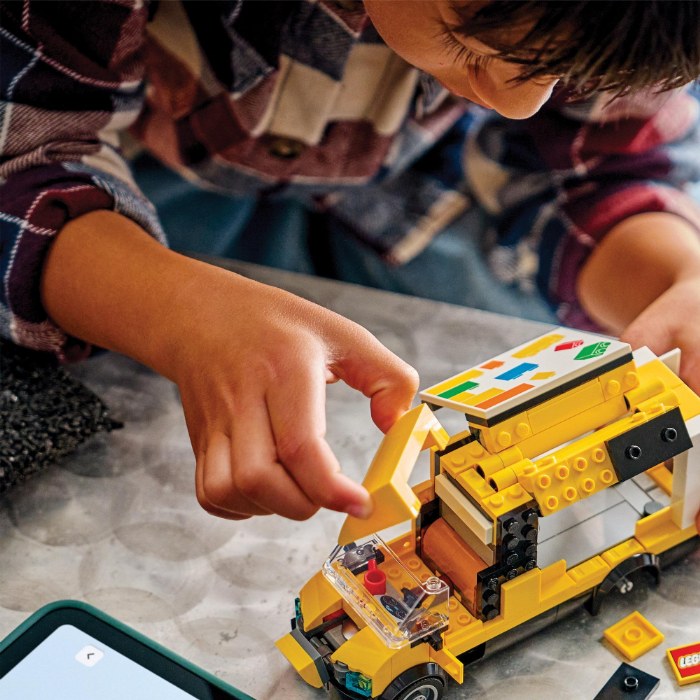 Alternate Image #1 of LEGO&reg; City The LEGO&reg; Van - 60500