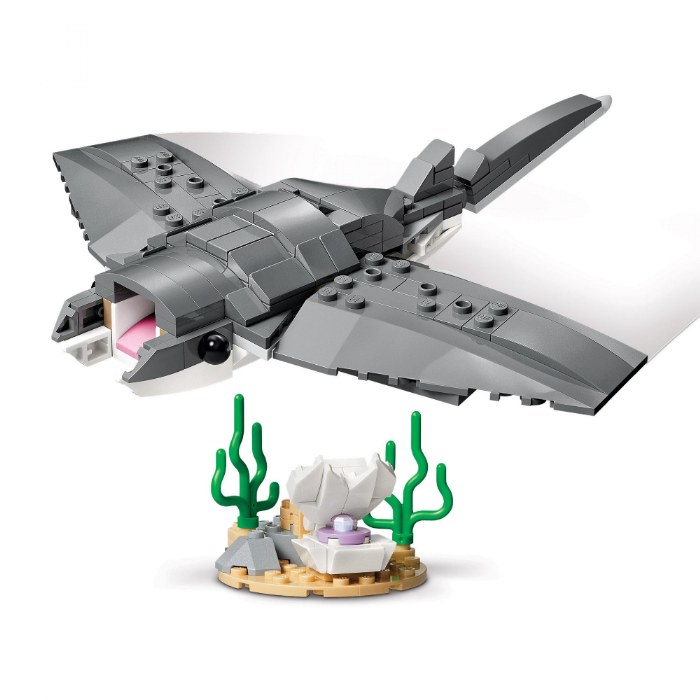 Alternate Image #1 of LEGO&reg; Creator Fierce Shark with a Treasure Chest - 31381