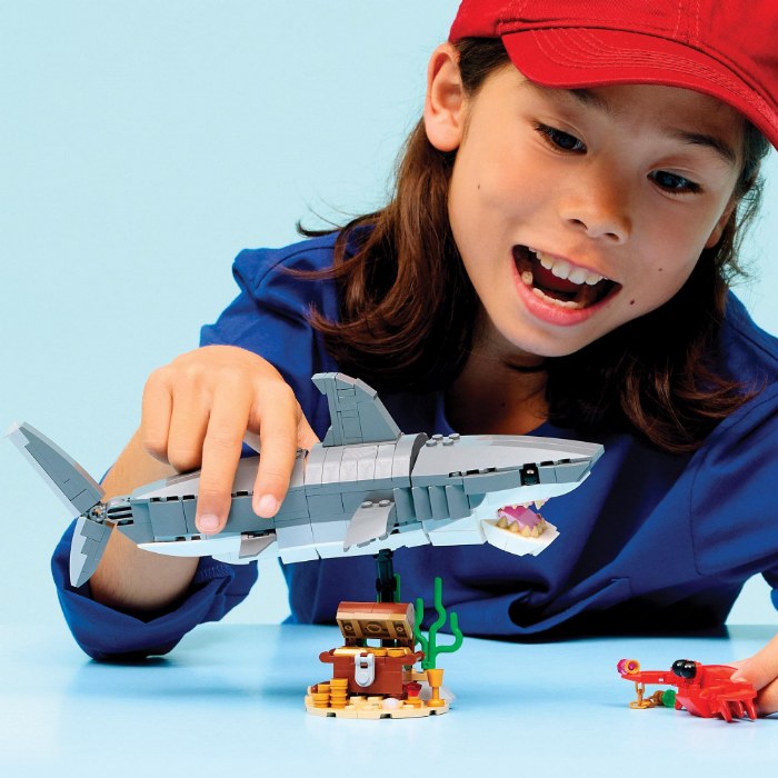 Alternate Image #1 of LEGO&reg; Creator Fierce Shark with a Treasure Chest - 31381