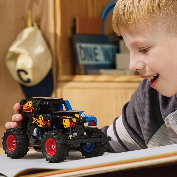 Alternate Image #1 of LEGO&reg; Technic&trade; Monster Jam&trade; Grave Digger&trade; - 42219