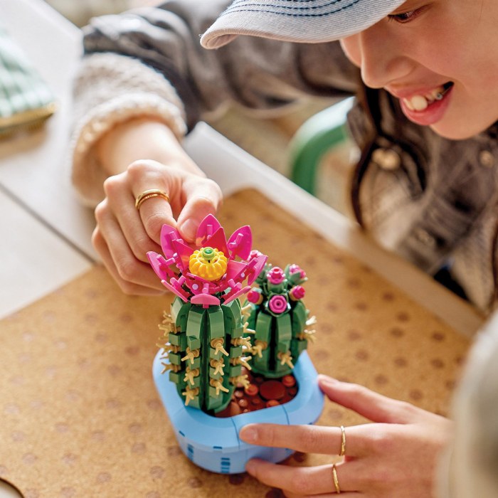 Alternate Image #1 of LEGO&reg; Flowering Cactus - 11509