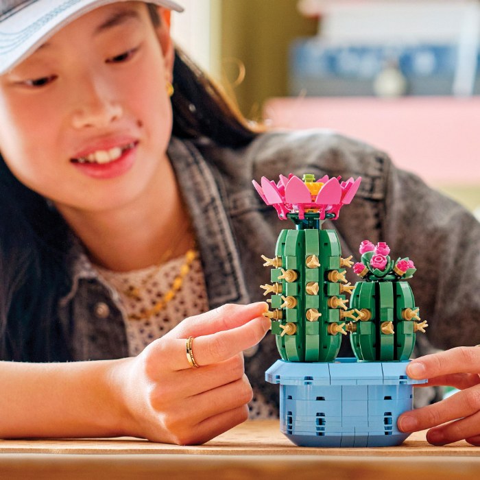 Alternate Image #1 of LEGO&reg; Flowering Cactus - 11509