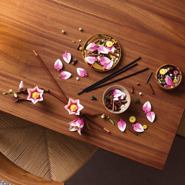 Alternate Image #1 of LEGO&reg; Flowering Cactus - 11509