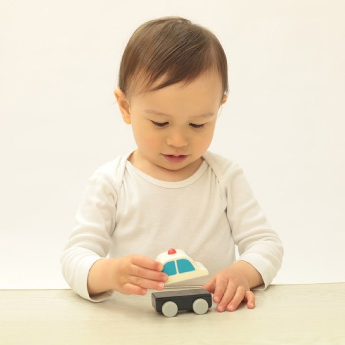 Alternate Image #1 of Go Go Working Cars - 18 Piece - Magnetic Blocks Set