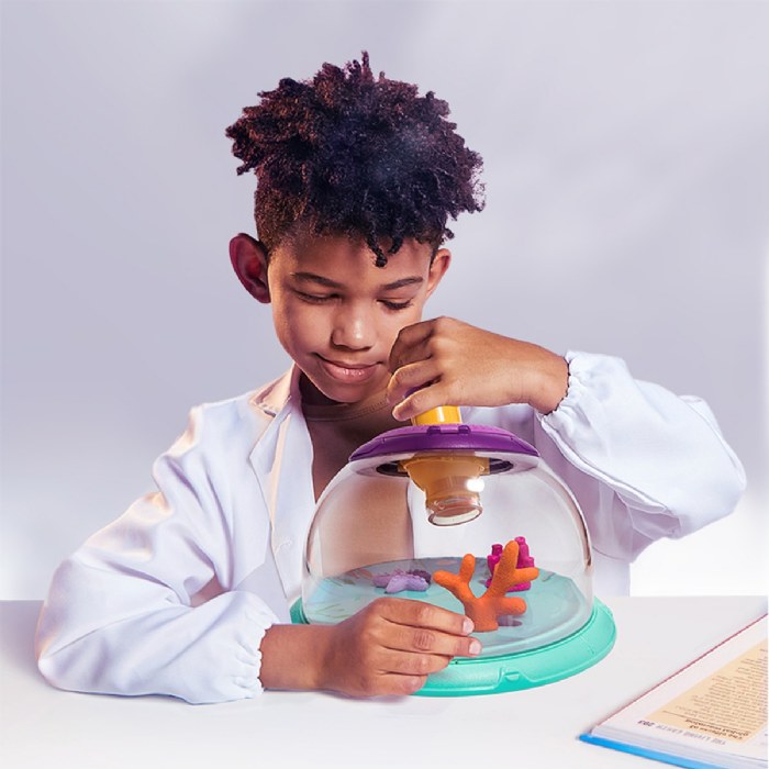 Alternate Image #1 of Insect & Fish Viewer and Magnifier