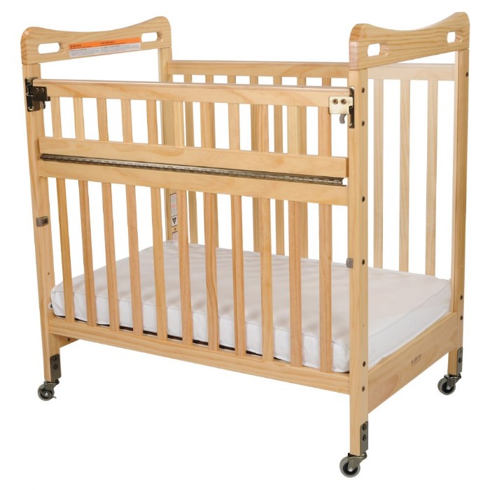 Primary Image of Safe & Sound&trade; EasyReach&trade; Compact Crib