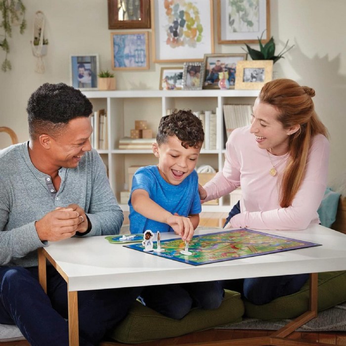 Alternate Image #1 of Chutes and Ladders&reg; Game