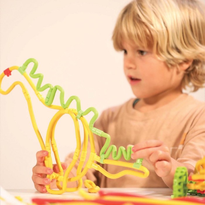 Alternate Image #1 of Spaghetteez Flexible Construction & Building Set - 160 Pieces