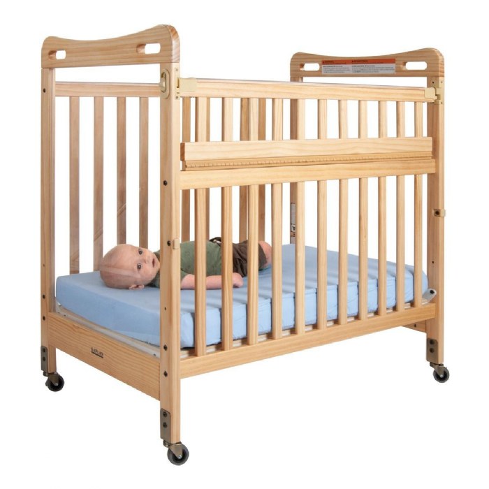 Alternate Image #1 of Safe & Sound&trade; Easy Reach Compact Crib