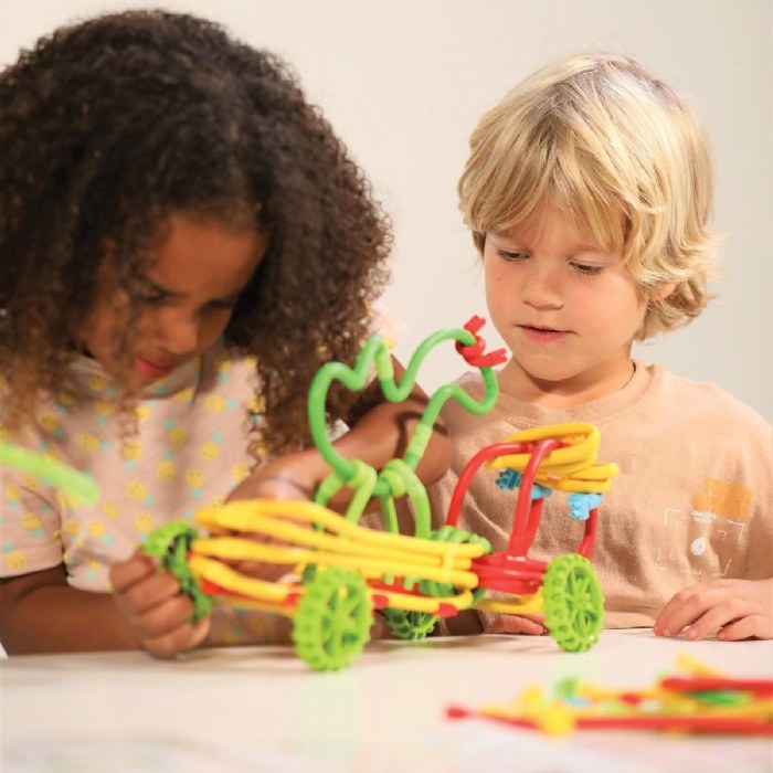 Alternate Image #1 of Spaghetteez Flexible Construction & Building Set - 100 Pieces