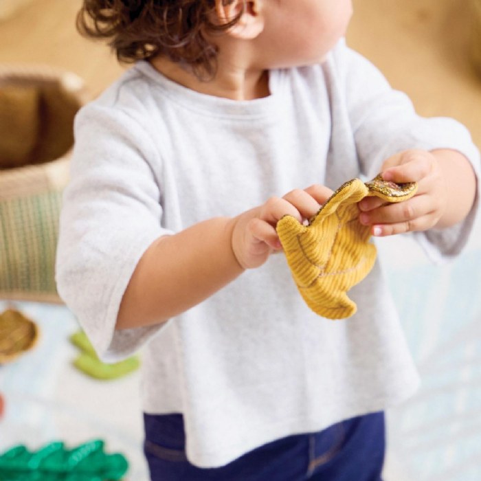 Alternate Image #1 of Crinkle Leaves - 30 Pieces