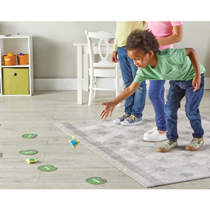 Alternate Image #1 of Sight Word Toss Game