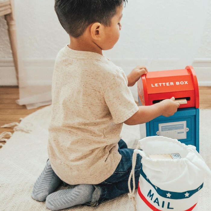 Alternate Image #1 of Extra Special Delivery Mail Set