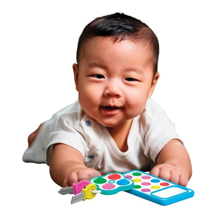 Alternate Image #1 of Pop & Discover Phone & Keys Activity Set