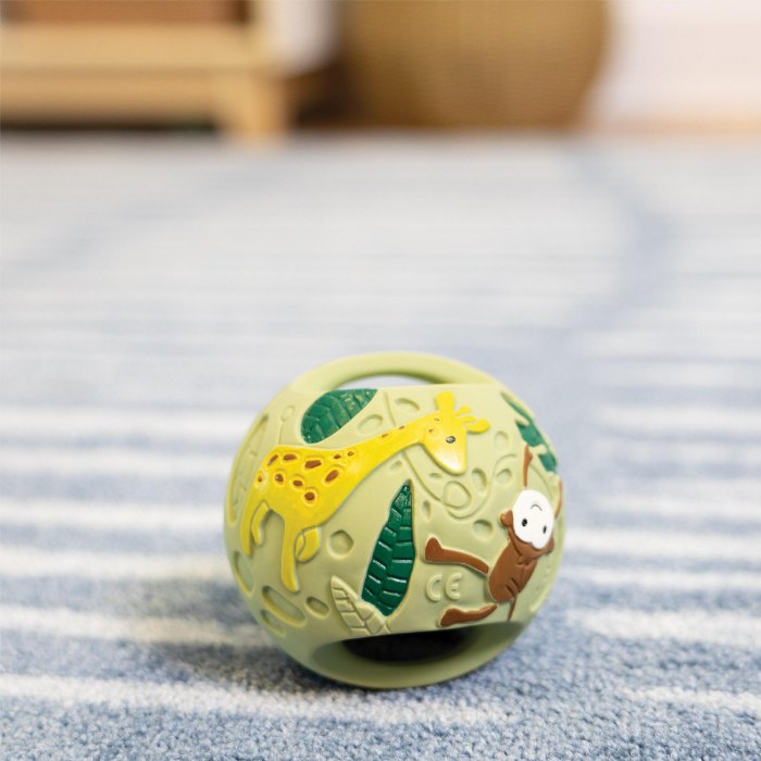 Alternate Image #1 of Safari Grabbing Ball