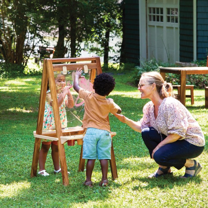 Alternate Image #1 of Acadia Outdoor Art Easel (Ready to Assemble)