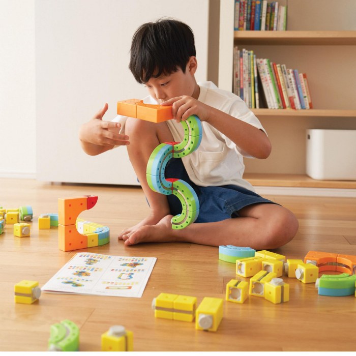 Alternate Image #1 of Magnetic Monorail Deluxe Block Set - 66 Pieces