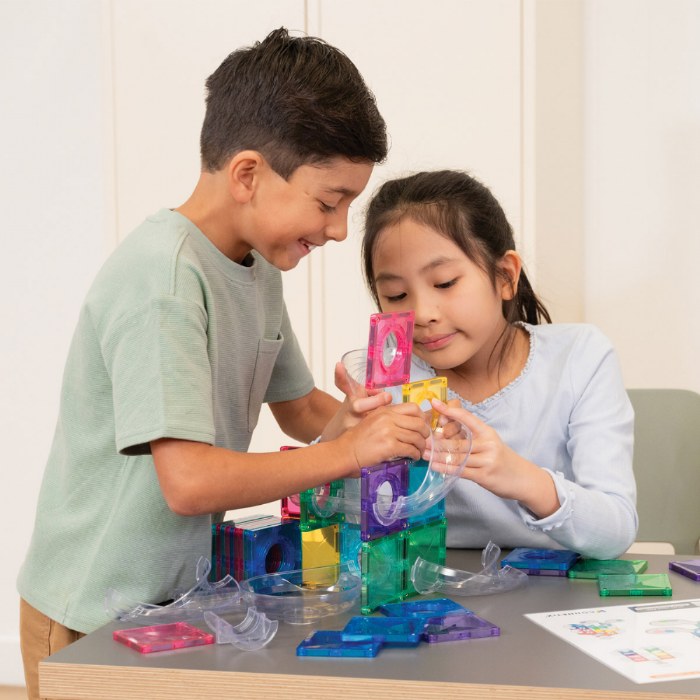 Primary Image of Magnetic Ball Run Engineering Class Pack - 392 Pieces