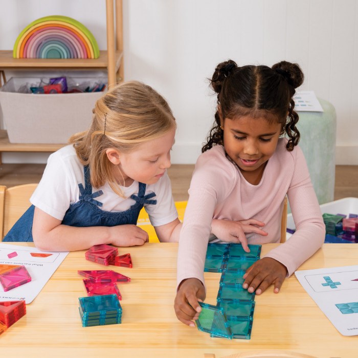 Alternate Image #1 of Magnetic Tiles Geometry Class Pack - 186 Pieces