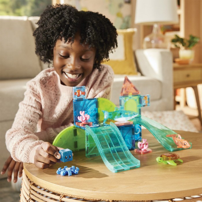 Alternate Image #1 of MAGNA-TILES&reg; Coral Reef - 25 Piece Set