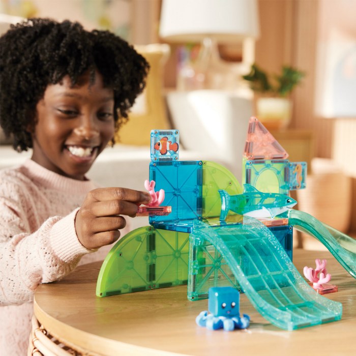 Alternate Image #1 of MAGNA-TILES&reg; Coral Reef - 25 Piece Set