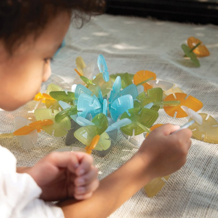 Alternate Image #1 of Interlox Leaves - 96 Pieces