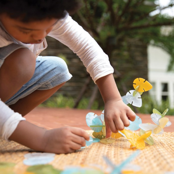 Alternate Image #1 of Interlox Leaves - 96 Pieces