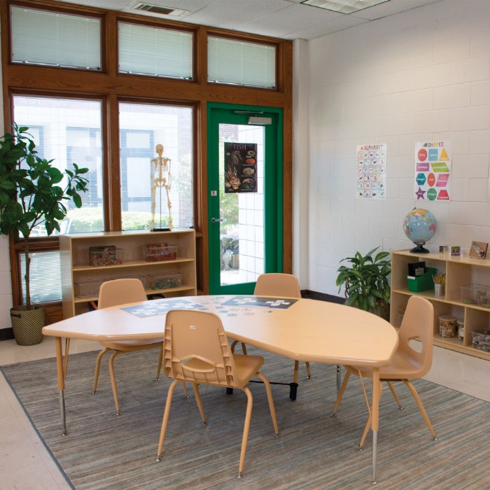 Alternate Image #1 of Nature Color Tapered Leg Stackable Chair With 17.5" Seat Height Teacher Chair - Natural