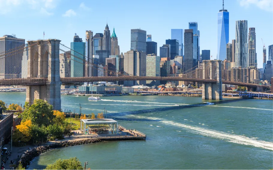 New York city skyline with the Brooklyn Bridge in the foreground